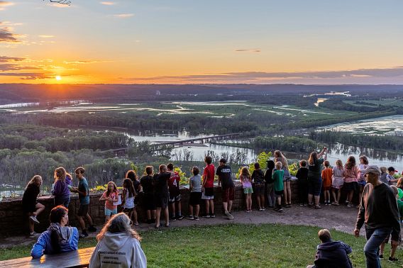 GW _KidsWatchABeautifulSunset_2023.jpeg