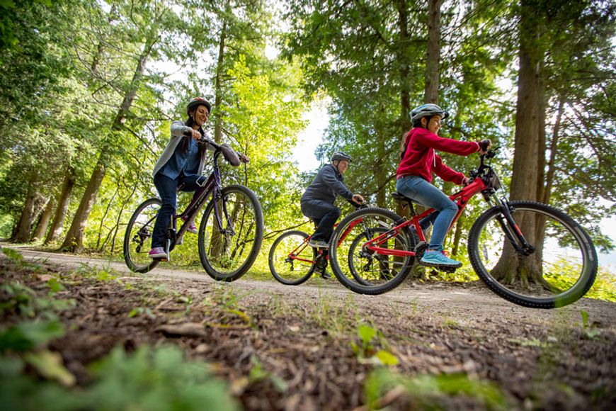 Family biking at Peninsula State Park