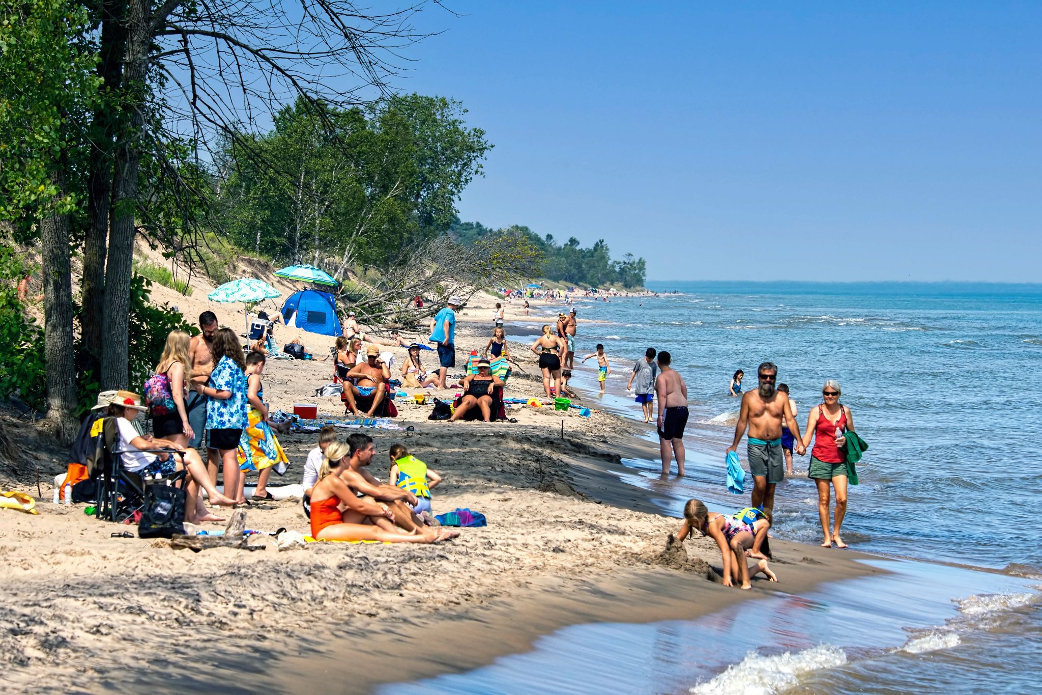 A sunny day with people out enjoying Kasp Beach