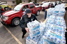 Town of Campbell bottled water distribution on March 25, 2021. Photo courtesy of the La Crosse Tribune.