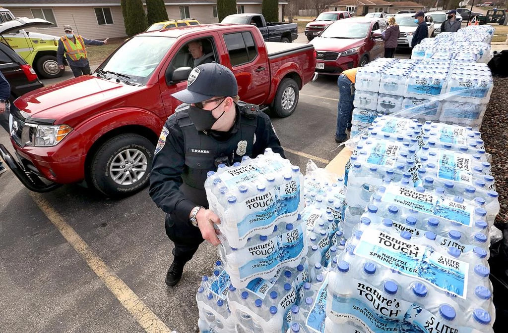 em_lacrossetribune_campbellwaterdistribution_20210325.jpg