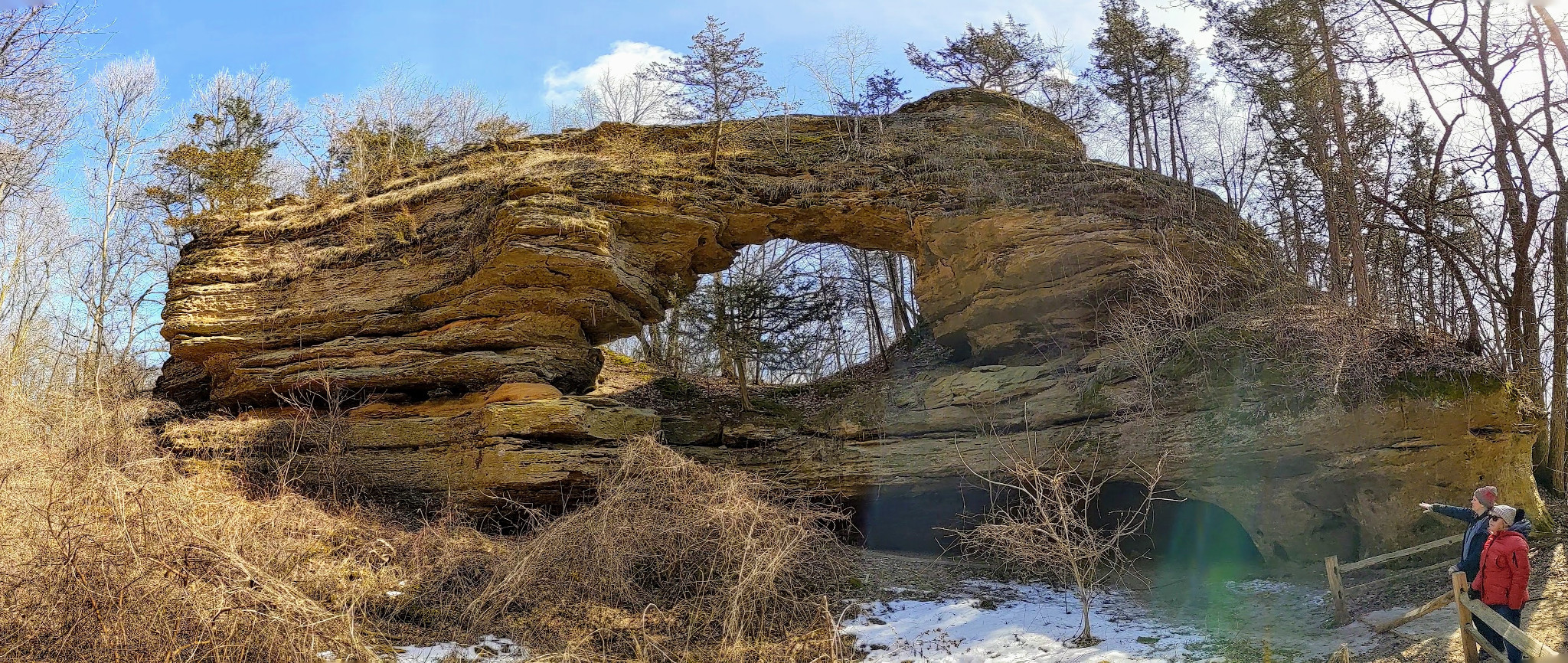 Image of the natural bridge, a sandstone bridge, in March.